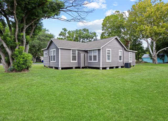 Property at 102 22nd St N, Texas City, TX 77590, 3 beds, 1 bath