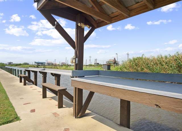 Property at 1086 Pennington St, Gilchrist, TX 77617, 4 beds, 2.5 baths