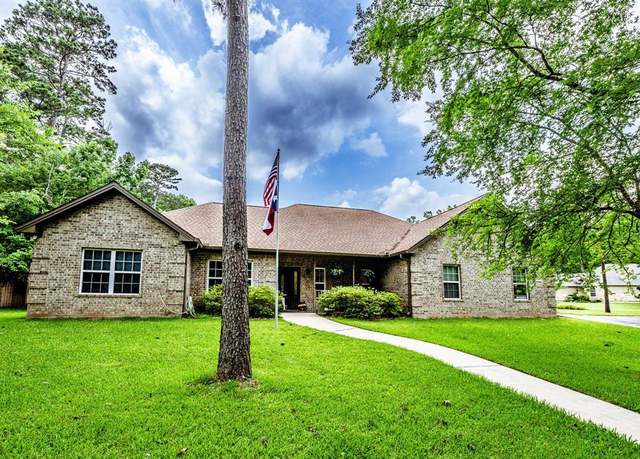 Property at 2312 W Green Briar Dr, Huntsville, TX 77340, 3 beds, 2.5 baths
