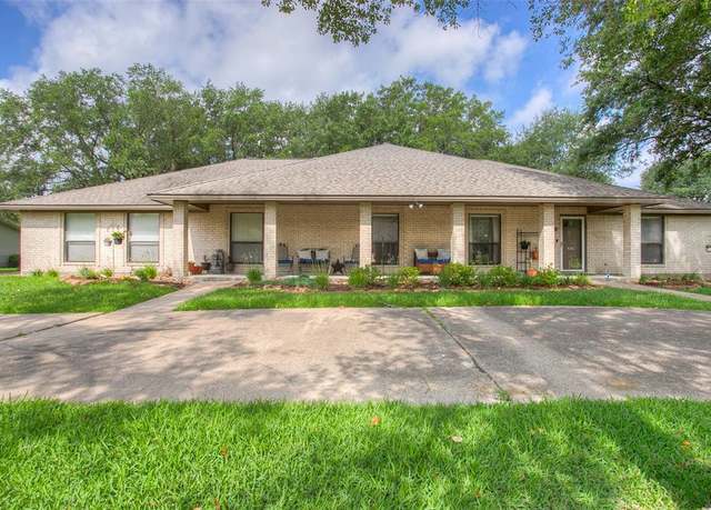 Property at 426 Brook Hollow Dr, Huntsville, TX 77340, 3 beds, 2 baths
