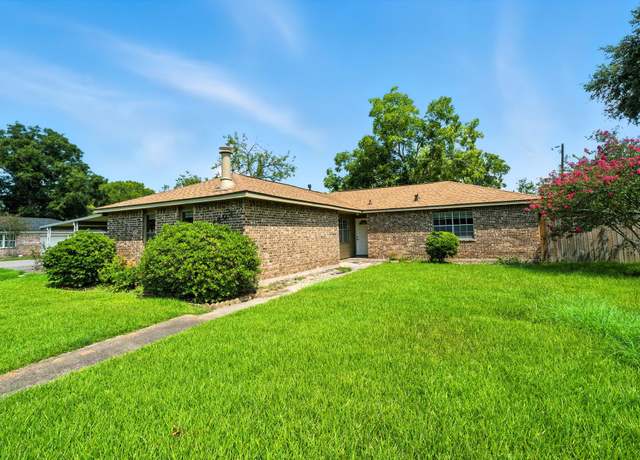 Property at 4803 28th St E, Dickinson, TX 77539, 3 beds, 2 baths