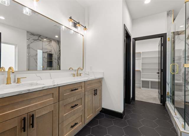 Property at 4441 Gunter St, Houston, TX 77020, 3 beds, 2.5 baths