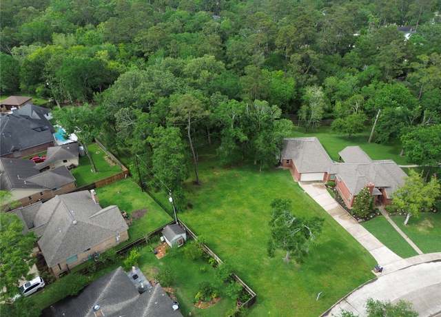 Property at 727 Olde Oaks Dr, Dickinson, TX 77539