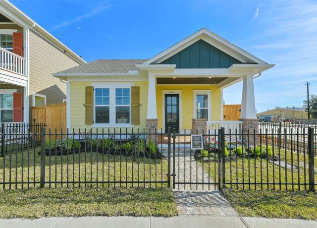 Property at 2515 S Houston Ave, Pearland, TX 77581, 3 beds, 2 baths
