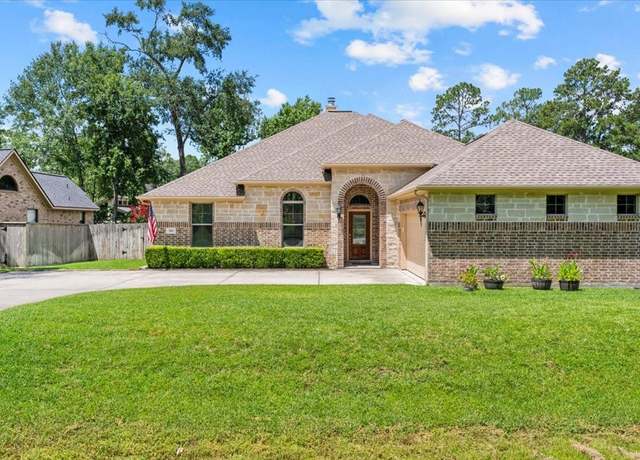 Property at 526 Stephen F Austin Dr, Conroe, TX 77302, 3 beds, 2.5 baths