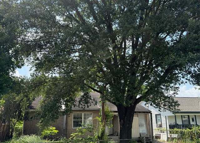 Property at 1130 Hoffman St, Houston, TX 77020, 3 beds, 2 baths