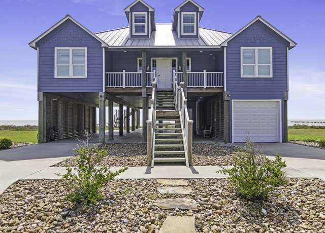 Property at 3133 Bay Ridge Dr, Palacios, TX 77465, 4 beds, 4 baths