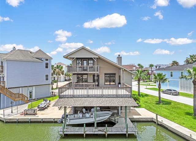 Property at 214 Easterly Dr, Tiki Island, TX 77554, 3 beds, 2.5 baths