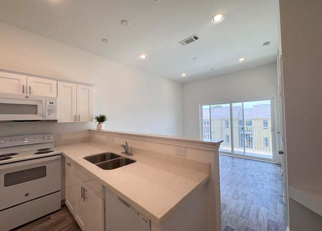 Property at 3477 Reeves St Unit 3H, Houston, TX 77004, 1 bath