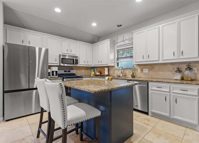 Property at 108 Golfview Ct, Conroe, TX 77356, 3 beds, 2 baths