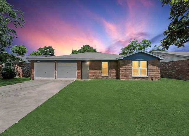 Property at 200 Grantham Rd, Baytown, TX 77521, 3 beds, 2 baths
