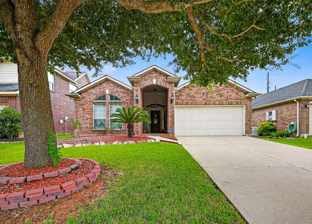 Property at 215 Little Summer Dr, Rosenberg, TX 77469, 3 beds, 2 baths