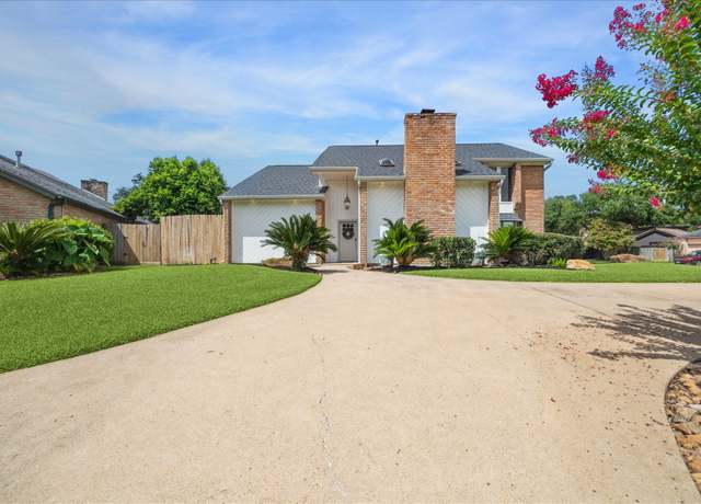 Property at 1802 Cedar Creek Ct, Houston, TX 77077, 4 beds, 3.5 baths