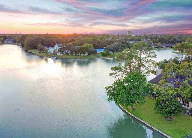 Property at 802 San Marino St, Sugar Land, TX 77478, 3 beds, 3 baths