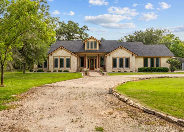 Property at 18206 River Oaks Rd, Damon, TX 77430, 4 beds, 3 baths