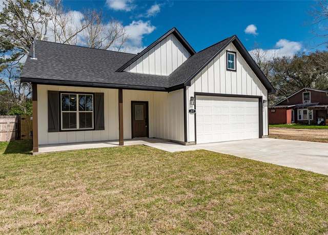 Property at 217 E Southland Ave, Alvin, TX 77511, 3 beds, 2 baths