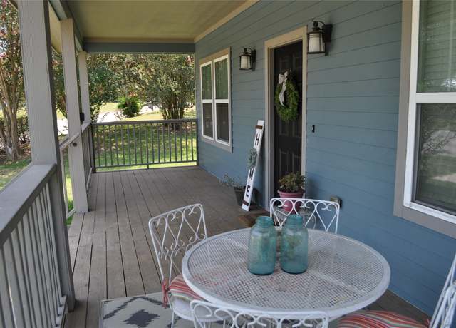 Property at 913 Independence St, Brenham, TX 77833, 3 beds, 2 baths