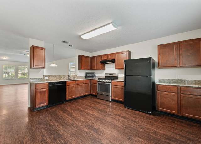Property at 2611 Verano Dr, Richmond, TX 77406, 4 beds, 2 baths