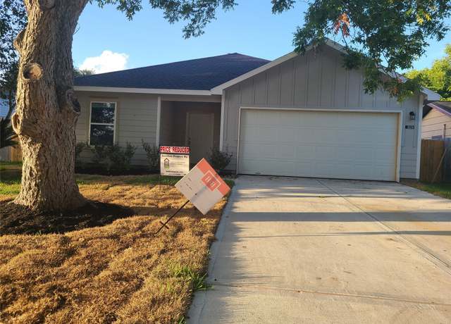 Property at 1617 14th Ave N, Texas City, TX 77590, 4 beds, 2 baths