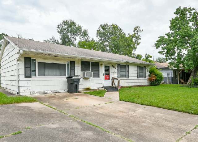 Property at 7111 Oak Village Dr, Houston, TX 77396, 3 beds, 1 bath