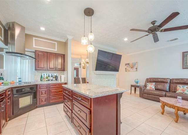 Property at 5439 Fern Park Dr, Kingwood, TX 77339, 4 beds, 2 baths