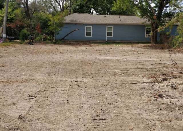 Property at 803 E Murray St, Victoria, TX 77901