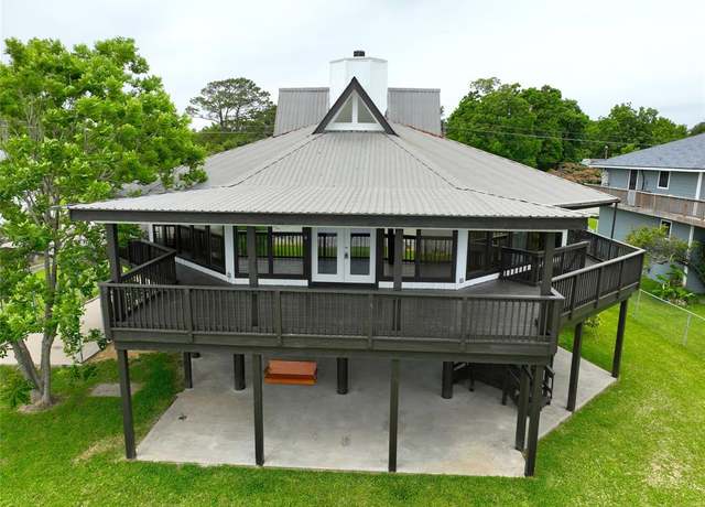 Property at 110 Bayou Dr, Baytown, TX 77520, 3 beds, 2 baths