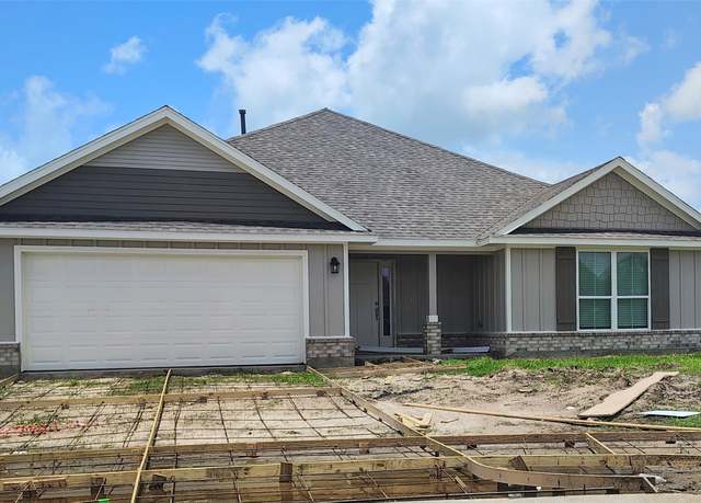 Property at 8 Greystone Ct, Angleton, TX 77515, 4 beds, 2 baths