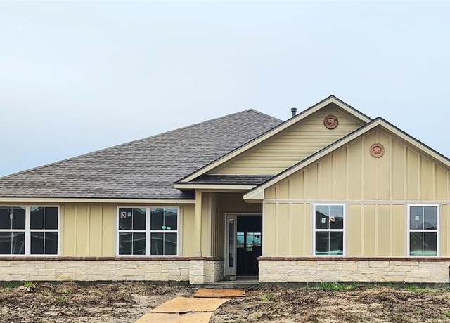 Property at 18 Gemstone Ct, Angleton, TX 77515, 3 beds, 3 baths