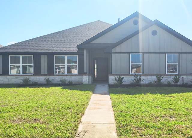 Property at 18 Gemstone Ct, Angleton, TX 77515, 3 beds, 3 baths