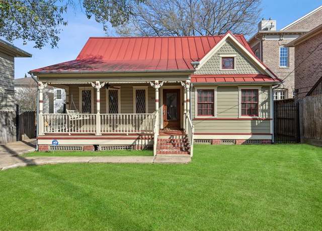 Property at 645 E 7th 1/2 St, Houston, TX 77007, 3 beds, 2 baths