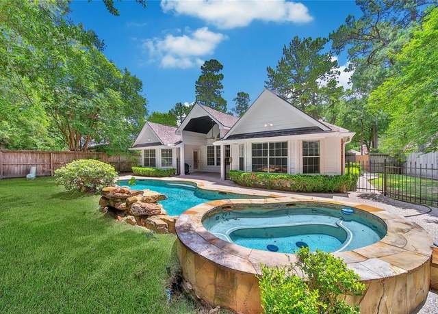 Property at 82 Terraglen Dr, The Woodlands, TX 77382, 3 beds, 2.5 baths