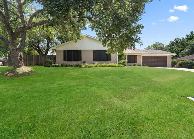 Property at 1001 Windy Dr, Brenham, TX 77833, 3 beds, 2 baths