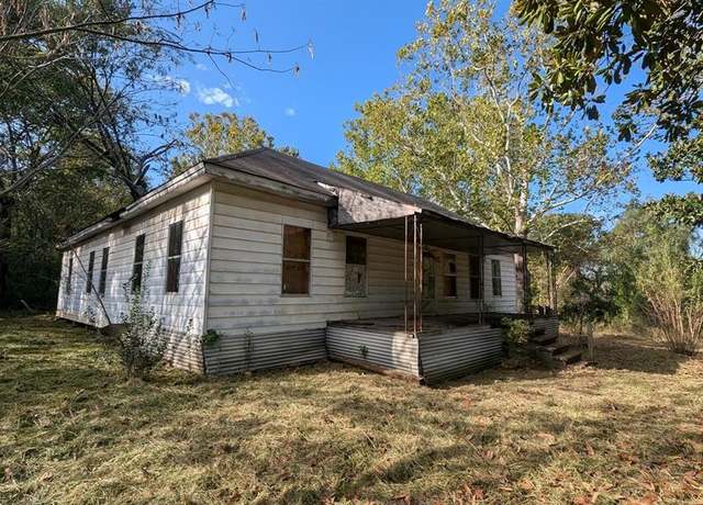 Property at 1407 Madam Queen St, Marshall, TX 75670, 3 beds, 1 bath
