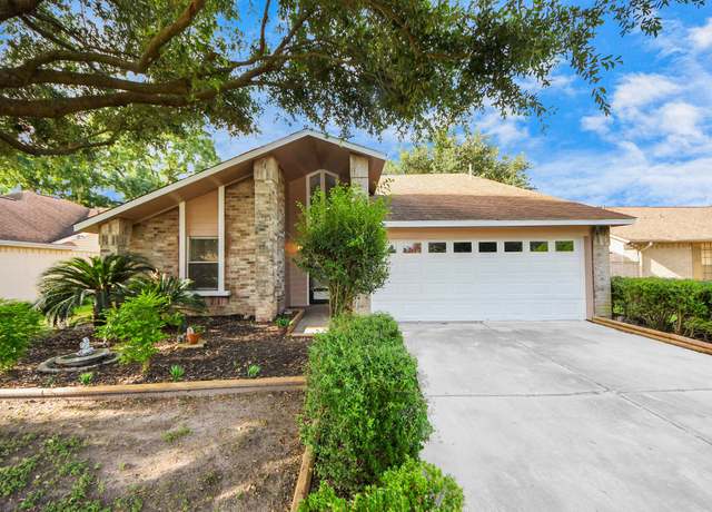 Property at 6715 Log Hollow Dr, Houston, TX 77088, 3 beds, 2.5 baths