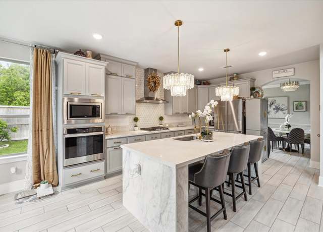 Property at 8826 Forest Side Dr, Missouri City, TX 77459, 4 beds, 3.5 baths
