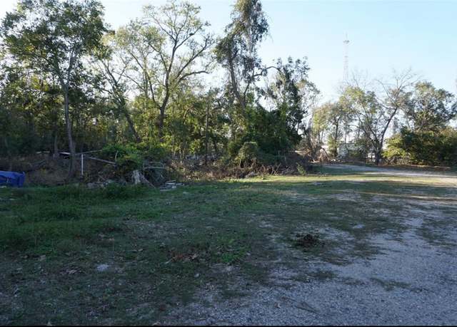 Property at 424 S Avenue D, Humble, TX 77338