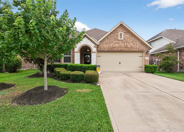 Property at 2606 Ivy Wood Ln, Conroe, TX 77385, 4 beds, 2 baths