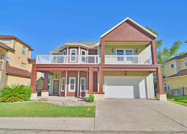 Property at 131 Starboard Dr, Dickinson, TX 77539, 3 beds, 2.5 baths