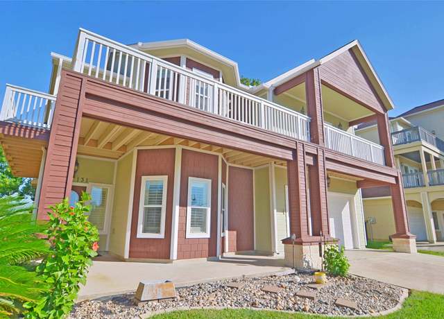 Property at 131 Starboard Dr, Dickinson, TX 77539, 3 beds, 2.5 baths