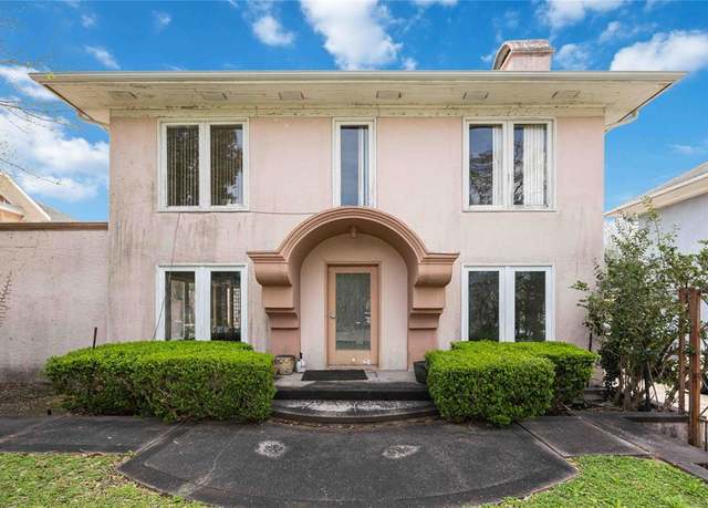 Property at 607 Marshall St, Houston, TX 77006, 3 beds, 3 baths