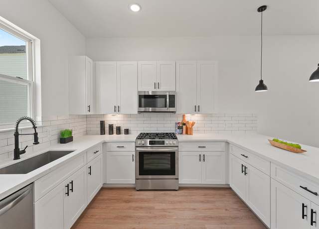 Property at 4814 Cochran St, Houston, TX 77009, 3 beds, 3.5 baths