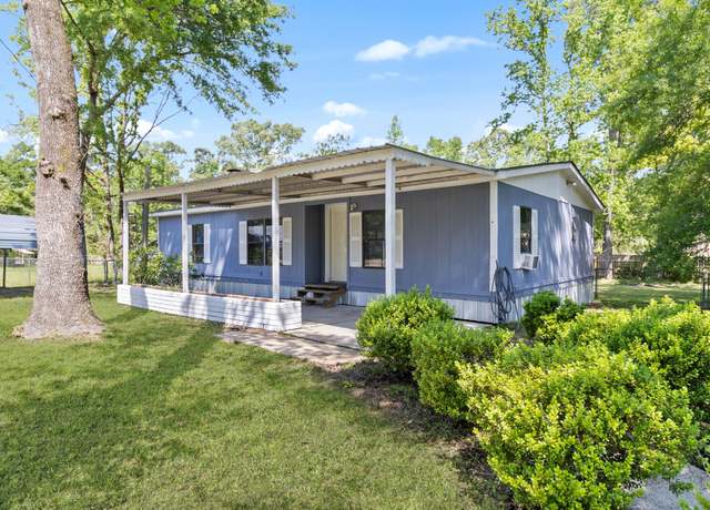 Property at 495 Sequoia Ln, Onalaska, TX 77360, 3 beds, 2 baths