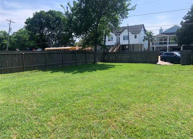 Property at 411 Lakeside Dr, Kemah, TX 77565