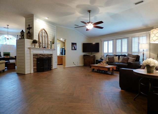 Property at 20726 Redbud Trl, Humble, TX 77346, 3 beds, 2 baths
