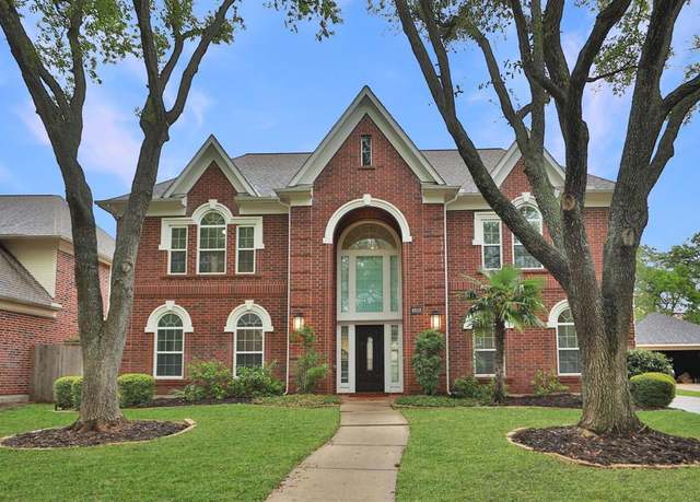 Property at 4818 Periwinkle Ct, Sugar Land, TX 77479, 4 beds, 3.5 baths