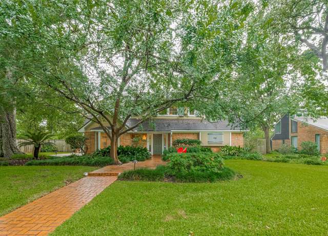 Property at 219 Huckleberry Dr, Lake Jackson, TX 77566, 4 beds, 2.5 baths