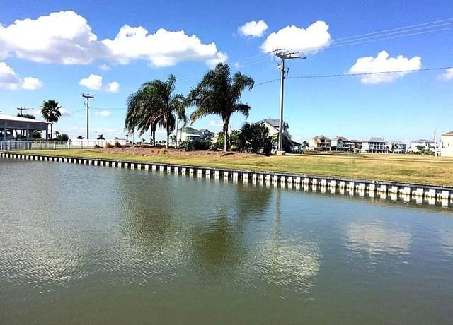 Property at 18 Half Moon, Hitchcock, TX 77563