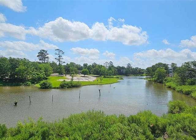 Property at 3801 Peacock Isle Dr, Dickinson, TX 77539, 3 beds, 2 baths