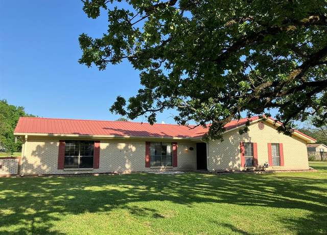 Property at 203 Webb Ave, Teague, TX 75860, 3 beds, 2 baths